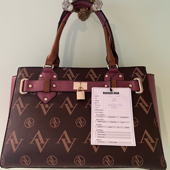 Adrienne Vittadini Bag 🌸 - Picture 1 of 7